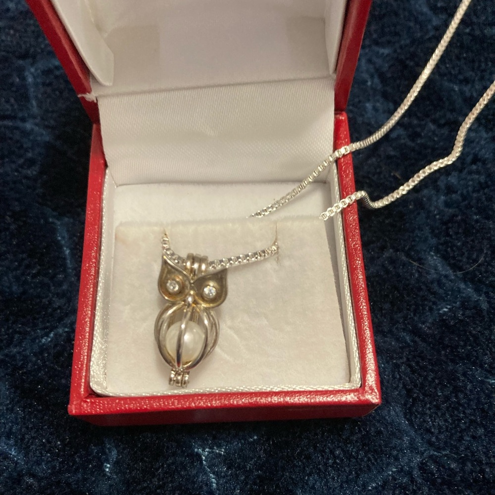 NWOTS Owl Pearl Inside Necklace - Picture 2 of 5